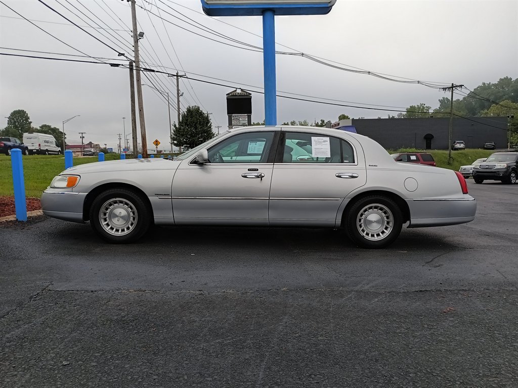 2001 Lincoln Town Car