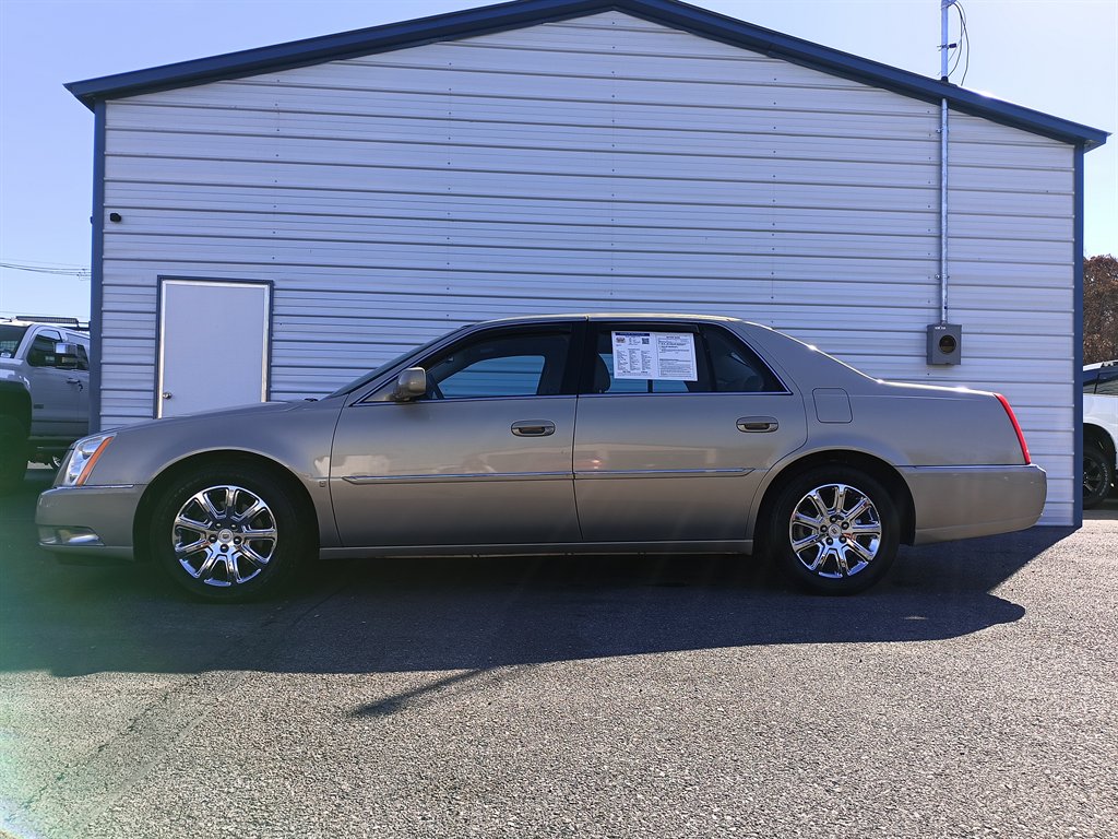 2009 Cadillac DTS's photo