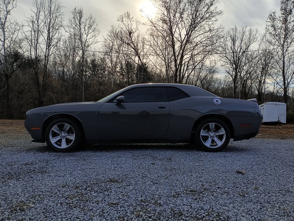 2019 Dodge Challenger SXT's photo