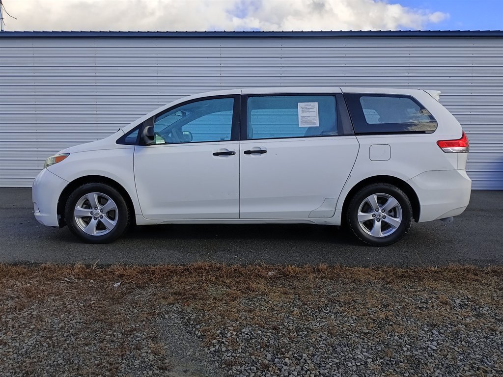 2011 Toyota Sienna Base's photo
