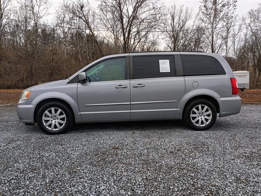 2014 Chrysler Town & Country Touring's photo