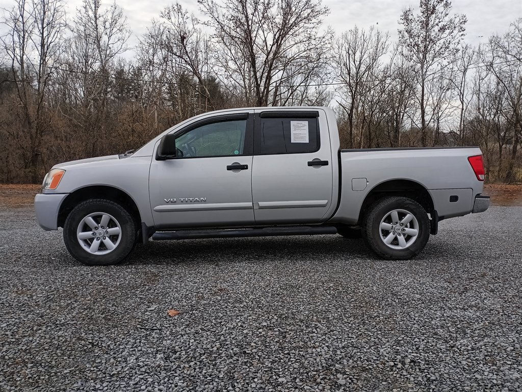 2008 Nissan Titan SE's photo