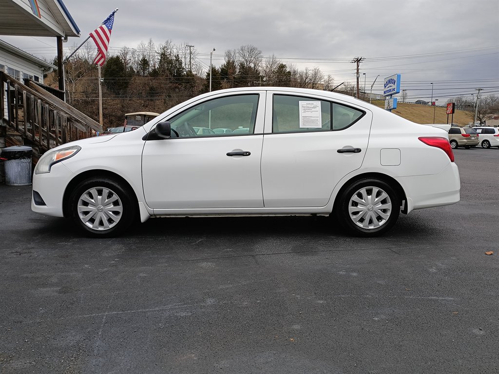2015 Nissan Versa Sedan S Plus's photo