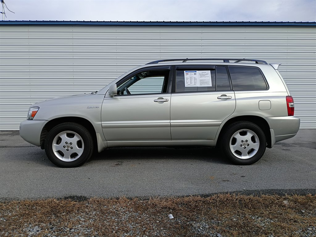 2005 Toyota Highlander Base's photo