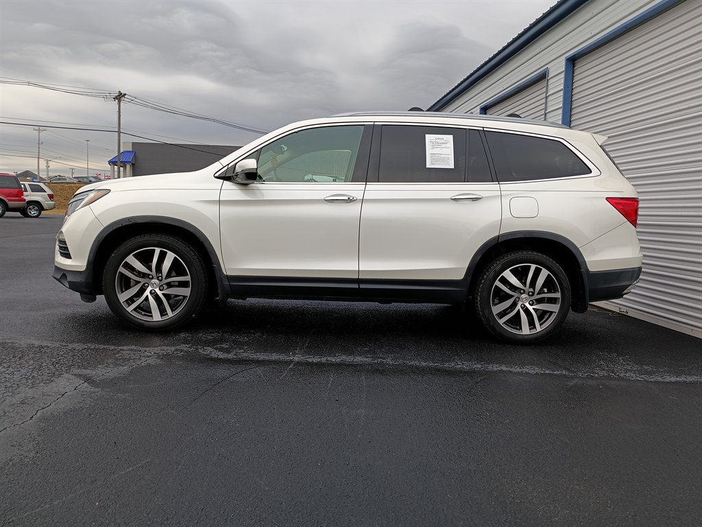 2017 Honda Pilot Touring's photo