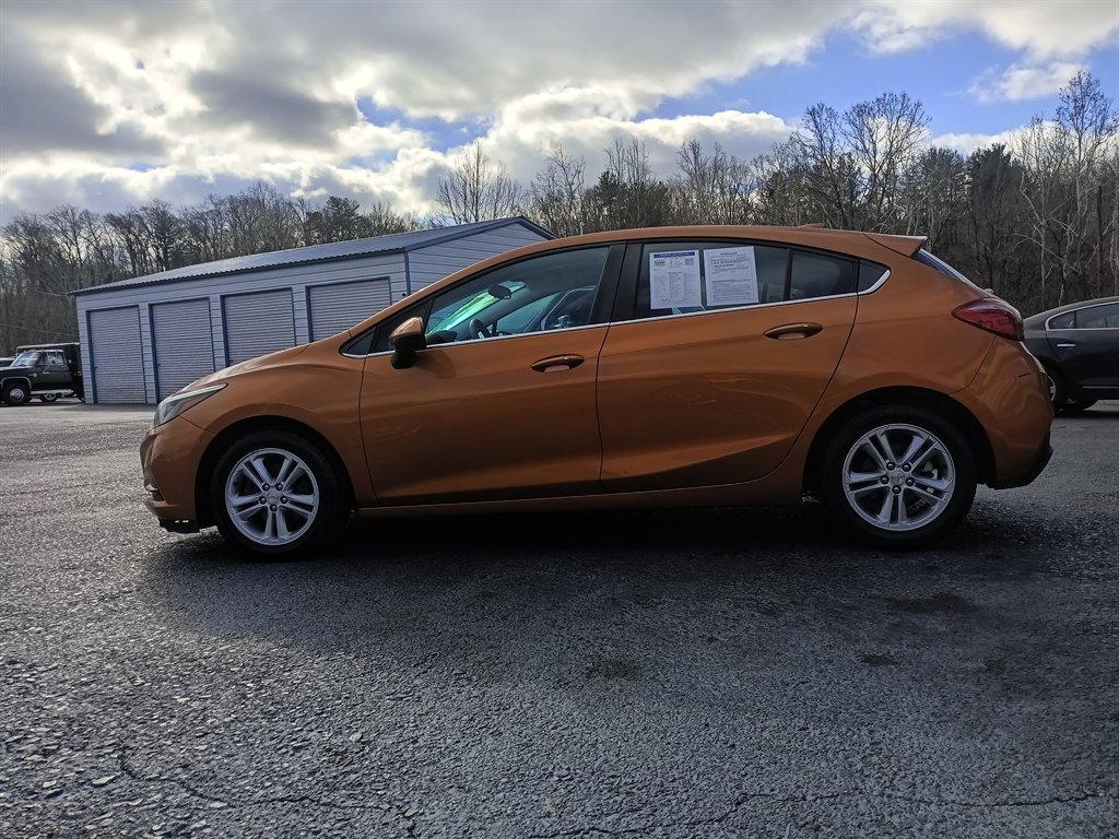 2017 Chevrolet Cruze LT's photo