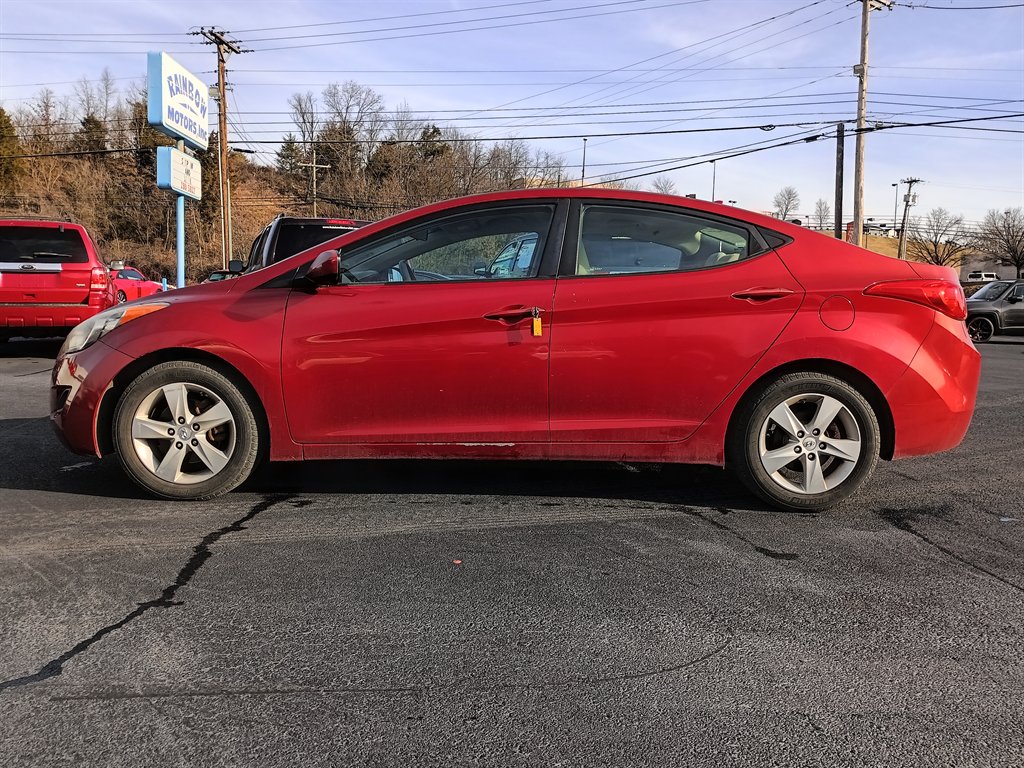 2011 Hyundai Elantra GLS's photo
