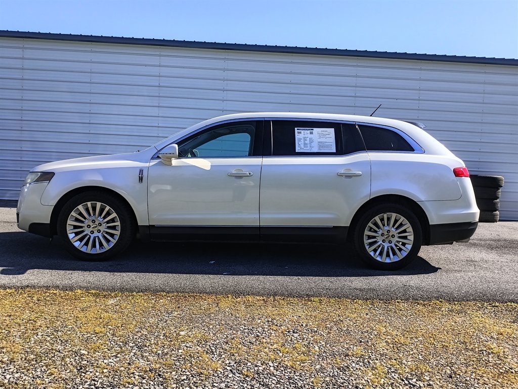 2011 Lincoln MKT Base